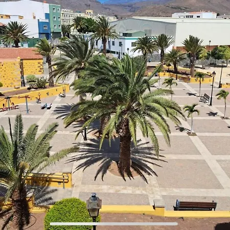 Melo Vecindario-near Airport-elevator-garage