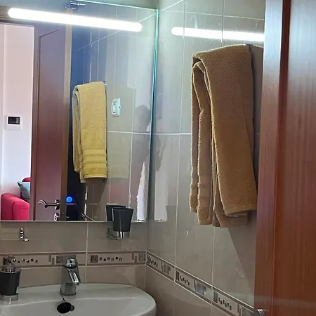 Melo Vecindario-near Airport-elevator-garage